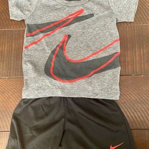 Toddler Boys Nike set 18 Months- EUC
